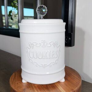 White Ceramic Cookie Jar with Crystal Knob Lid | Chic Kitchen Decor